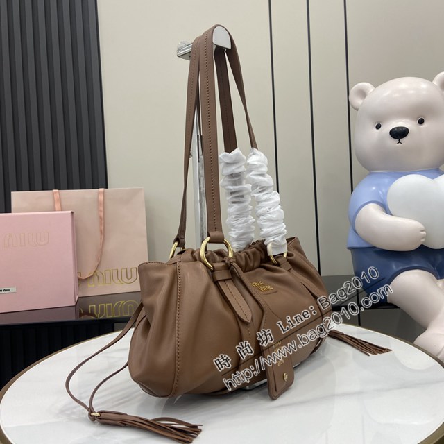 MIU MIU專櫃繆繆最新款中古腋下餃子包 jh2727型號：5BG306